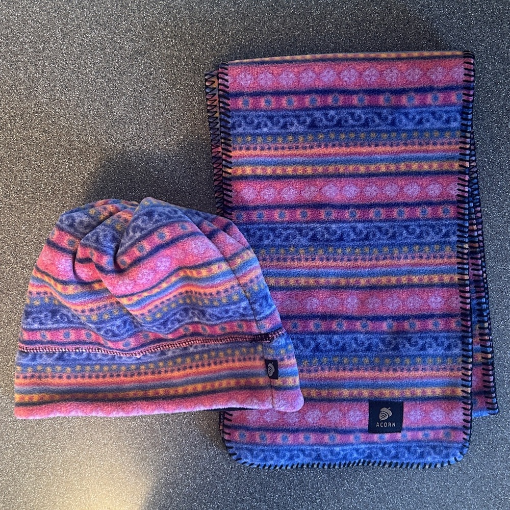 Acorn fleece hat and matching scarf. NWOT